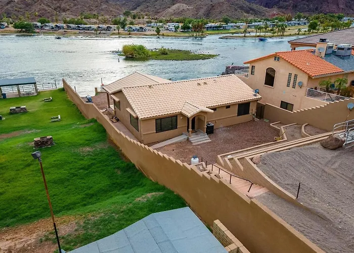 Grand Riverfront, Private & Boat Dock Holiday home *