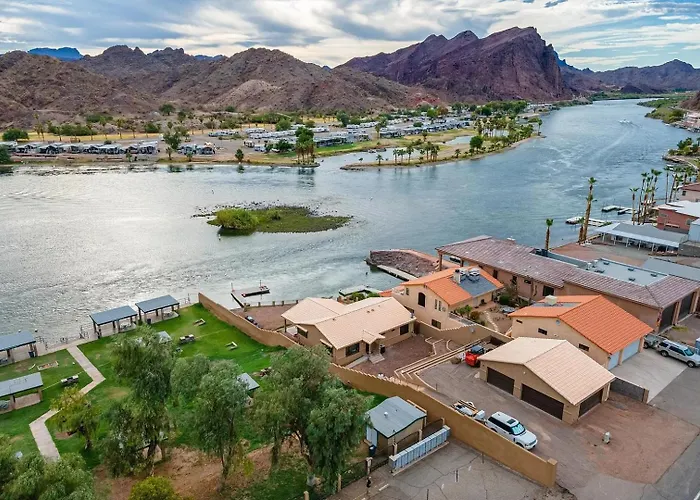 Holiday home Grand Riverfront, Private & Boat Dock *