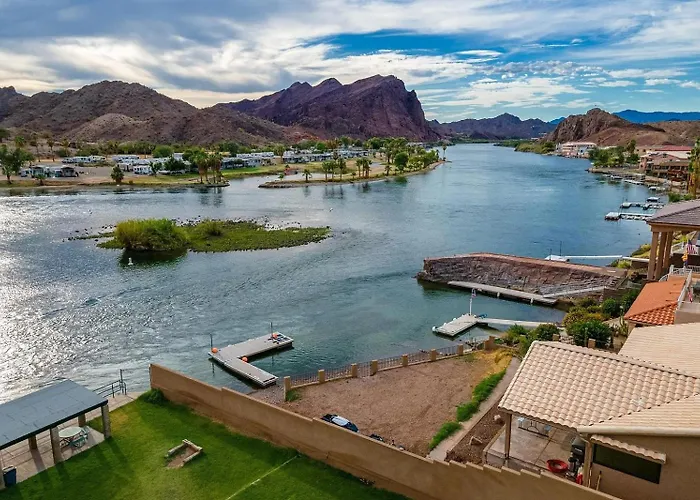 Holiday home Grand Riverfront, Private & Boat Dock