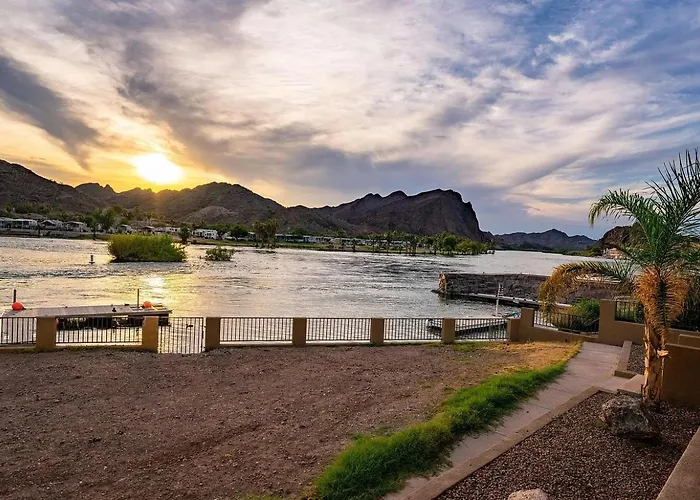 Holiday home Grand Riverfront, Private & Boat Dock Parker