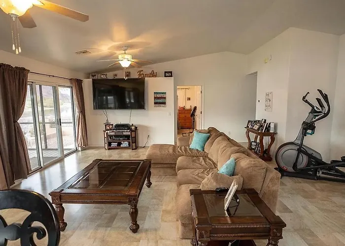 Holiday home Grand Riverfront, Private & Boat Dock *