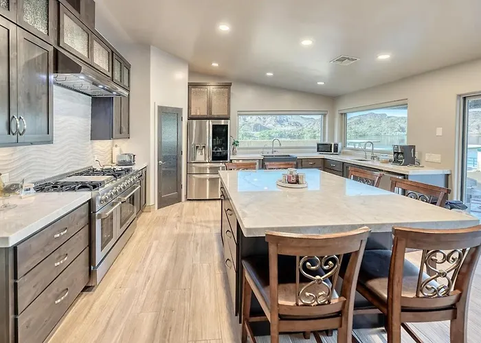 Holiday home Grand Riverfront, Private & Boat Dock