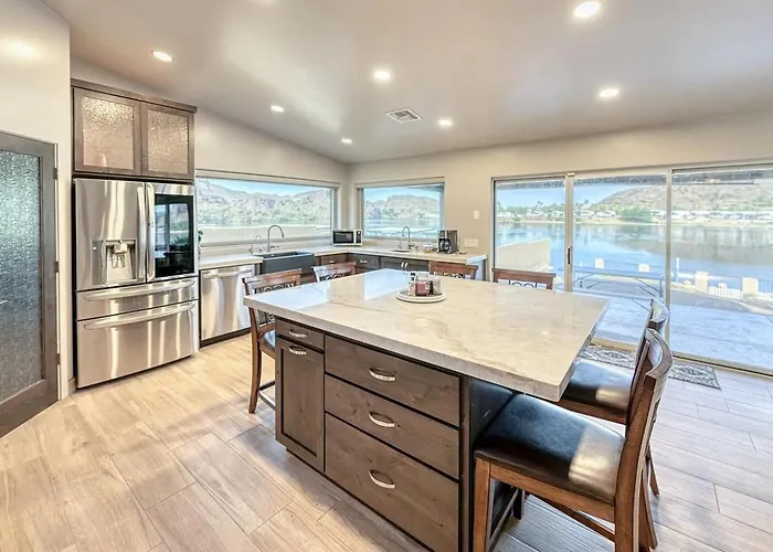 Holiday home Grand Riverfront, Private & Boat Dock Parker