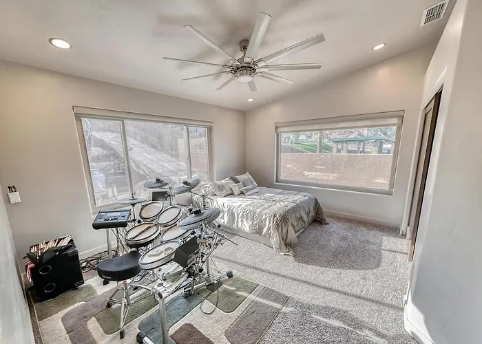 Holiday home Grand Riverfront, Private & Boat Dock *