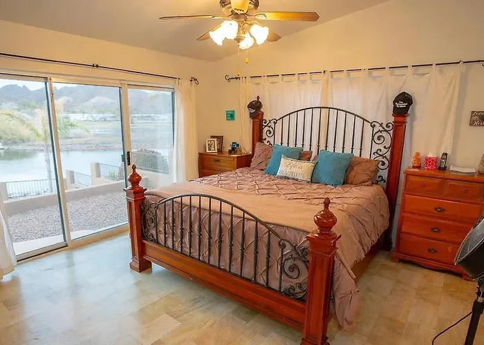 Holiday home Grand Riverfront, Private & Boat Dock *
