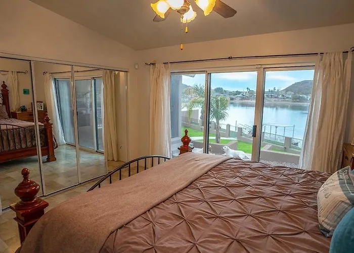 Grand Riverfront, Private & Boat Dock Holiday home