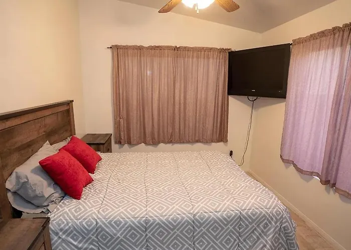 Holiday home Grand Riverfront, Private & Boat Dock