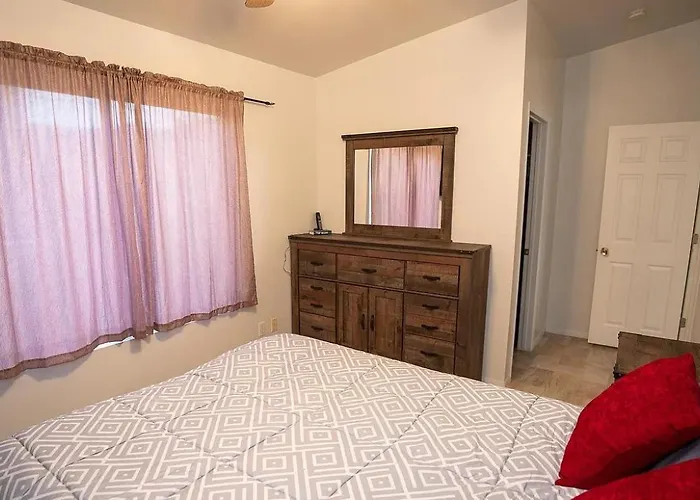 Grand Riverfront, Private & Boat Dock Holiday home *
