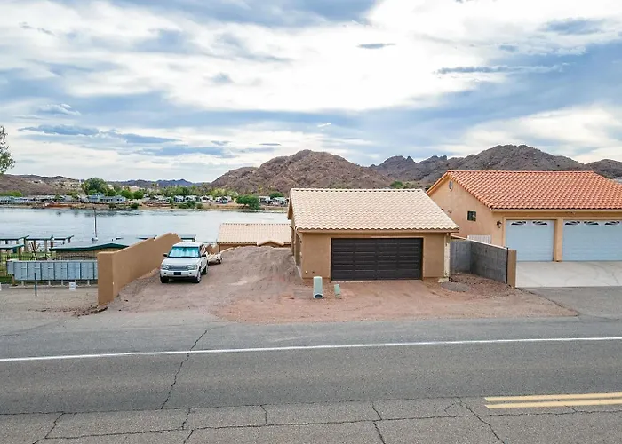 Grand Riverfront, Private & Boat Dock Parker