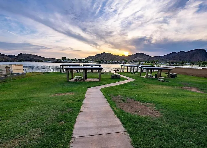 Holiday home Grand Riverfront, Private & Boat Dock Parker