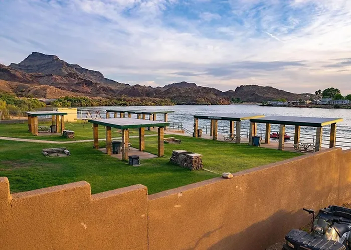Grand Riverfront, Private & Boat Dock Parker