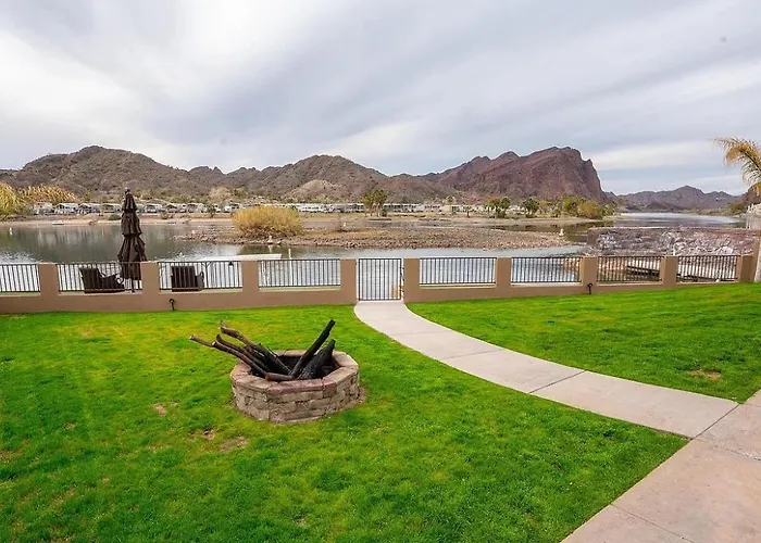 Grand Riverfront, Private & Boat Dock Holiday home