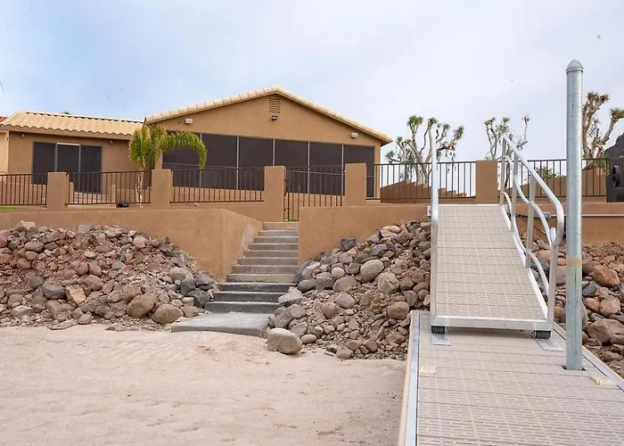 Holiday home Grand Riverfront, Private & Boat Dock *
